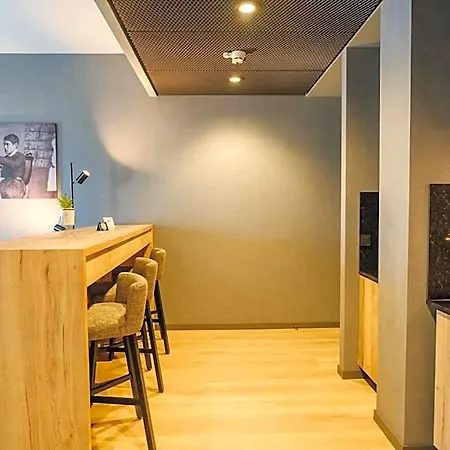 Mk Tirana 호텔 5*